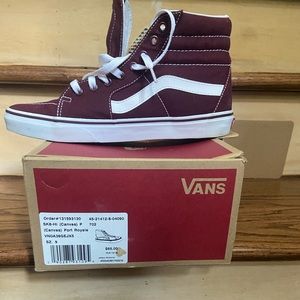 Mens Vans size 9 only worn once in great condition color Burgundy